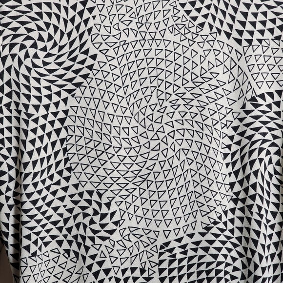 George wrap midi crossbody geometric print dress color tan and black size L - Picture 3 of 4